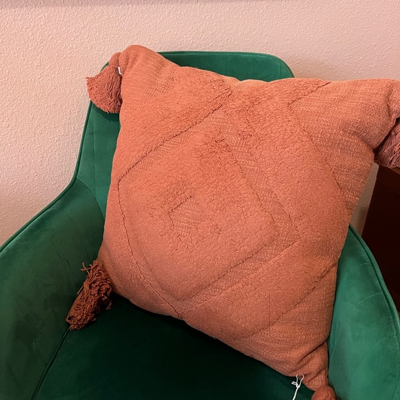 Diamond Tuff Throw Pillow UO - Picture 3 of 4